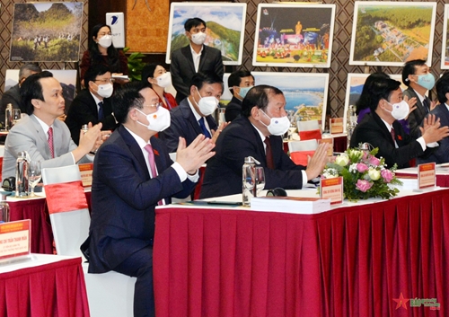 Chủ tịch Quốc hội Vương Đình Huệ dự phiên toàn thể Hội thảo Du lịch 2021
